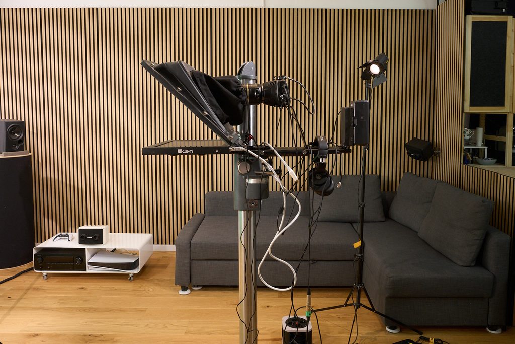 Content Studio Wien mit Kamera, Licht und Teleprompter