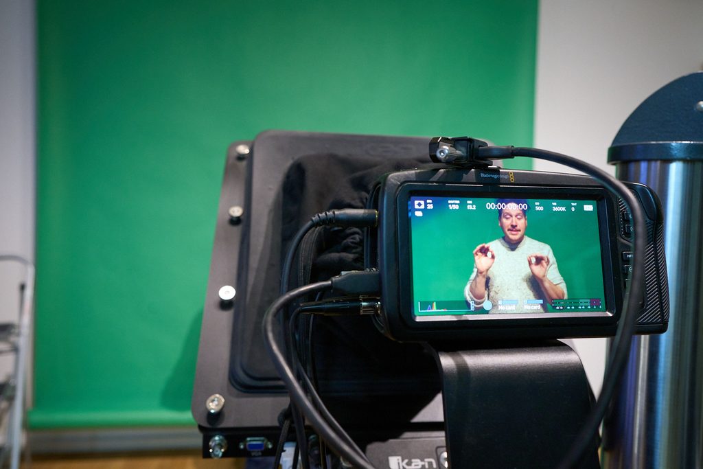 Video Studio Wien mit Blackmagic Kamera und Licht